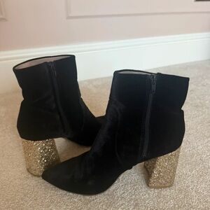 Chic Black Ankle Boots with Glittering Gold Heels